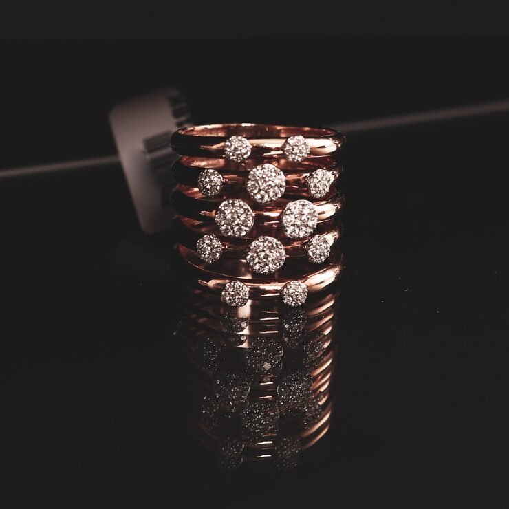 luxury-gold-diamond-jewelry_550617-51318